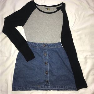 grey long sleeve with black sleeves